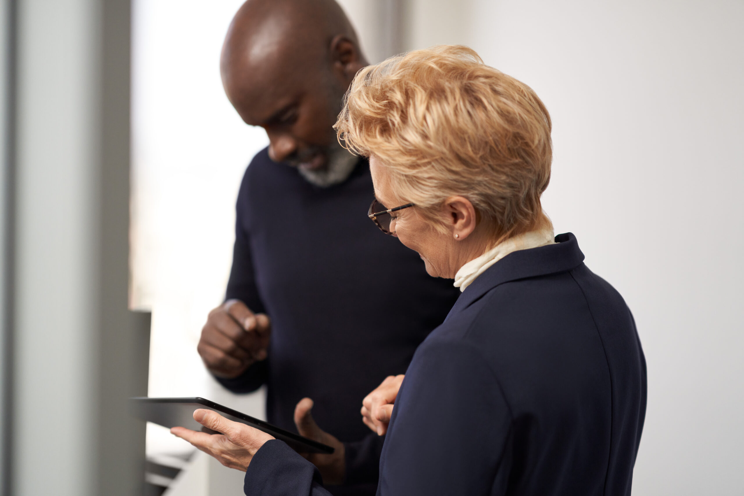 Photo of a male CHRO and a female CIO collaborating in an office​