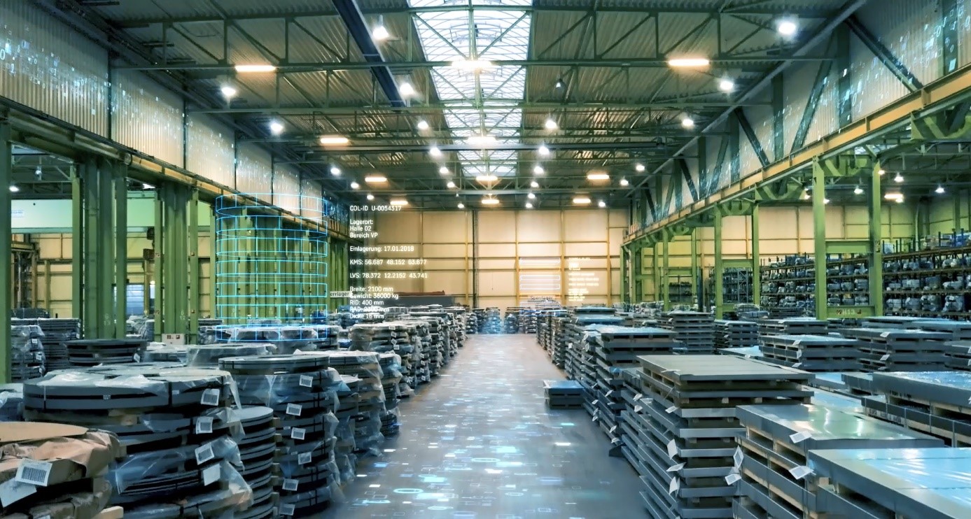 Blick in eine menschenleere Fertigungshalle
