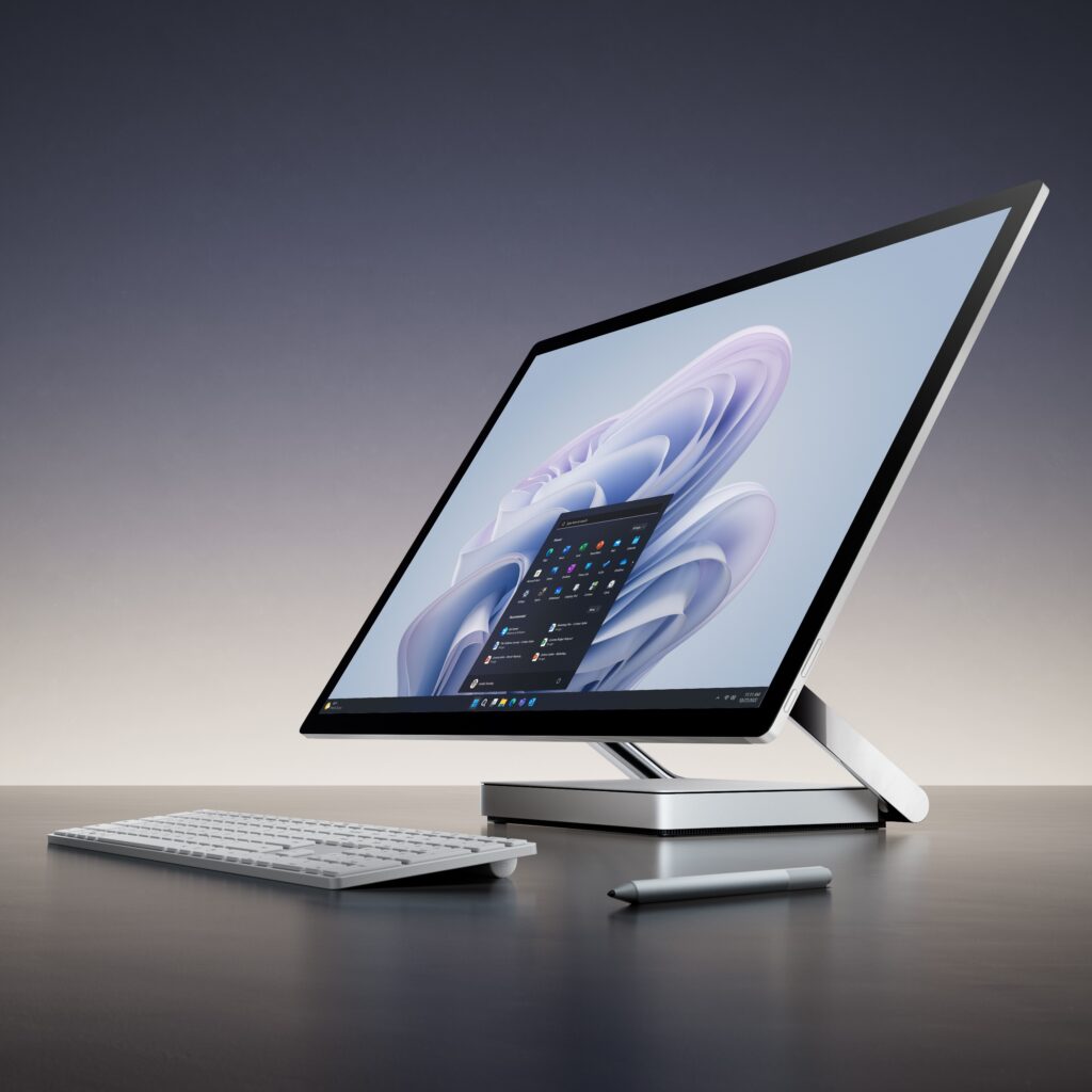 SUR23_COMMR_Surface_Studio_2Plus_StartScreen_v1_quadrat-1