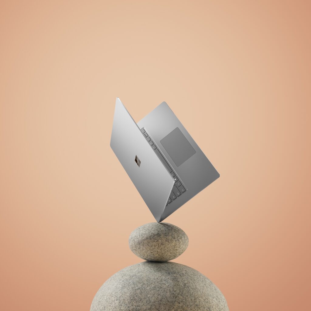 SUR23_Laptop5_Attract_Platinum15__Square_klein