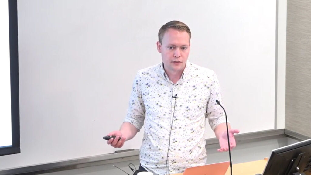 Video: Vision-and-Dialog Navigation